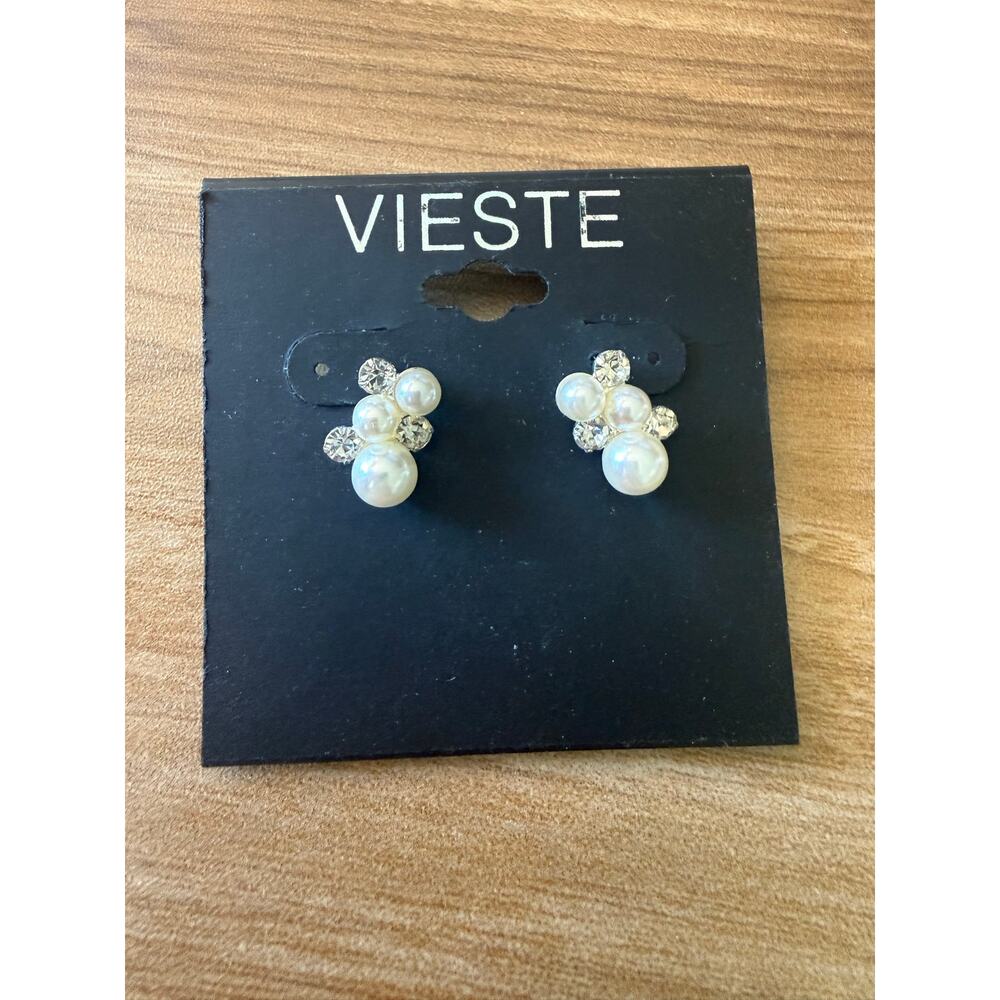 6/$25 NWT Vieste Abstract Pearl and Rhinestone Stud Earrings